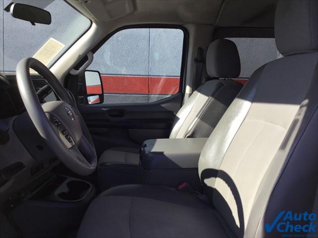 2015 Nissan 3500 SV V8