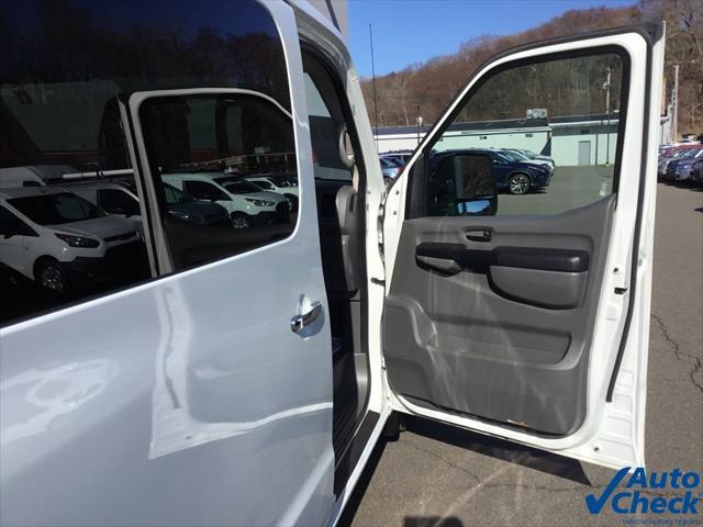 2015 Nissan 3500 SV V8
