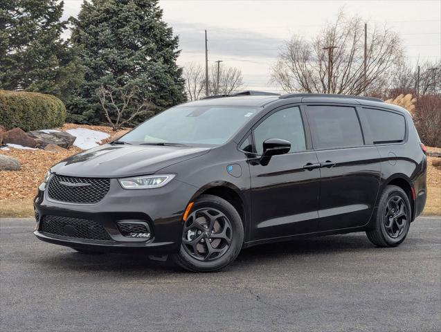 2025 Chrysler Pacifica Hybrid PACIFICA PLUG-IN HYBRID S APPEARANCE