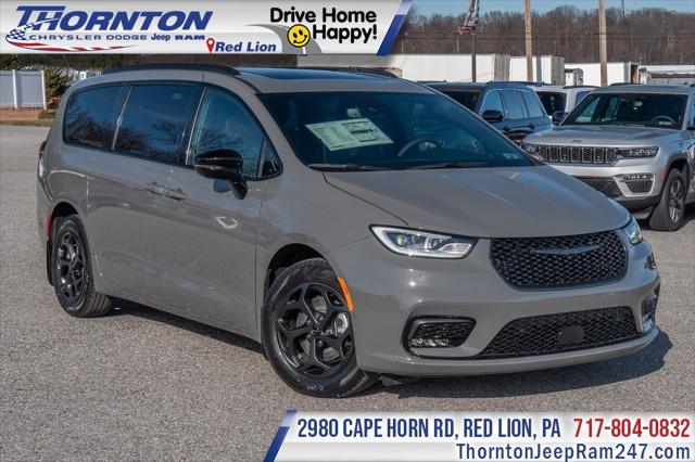 2025 Chrysler Pacifica Hybrid PACIFICA PLUG-IN HYBRID S APPEARANCE