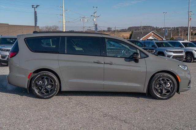 2025 Chrysler Pacifica Hybrid PACIFICA PLUG-IN HYBRID S APPEARANCE