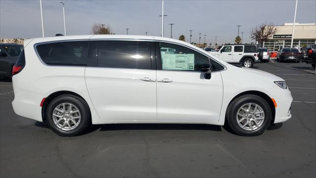 2025 Chrysler Pacifica PACIFICA SELECT