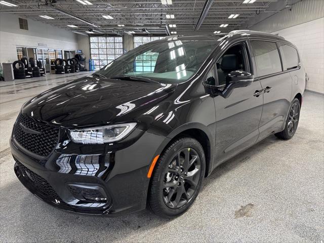 2025 Chrysler Pacifica PACIFICA LIMITED