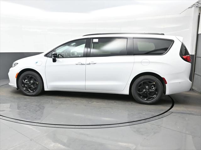2025 Chrysler Pacifica Hybrid PACIFICA PLUG-IN HYBRID S APPEARANCE