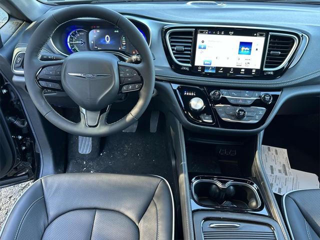 2025 Chrysler Pacifica Hybrid PACIFICA PLUG-IN HYBRID S APPEARANCE