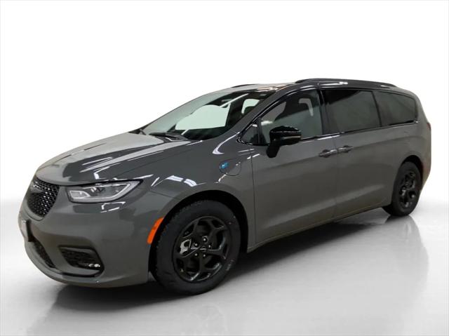 2025 Chrysler Pacifica Hybrid PACIFICA PLUG-IN HYBRID S APPEARANCE