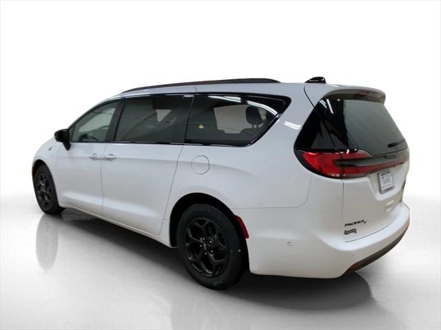 2025 Chrysler Pacifica Hybrid PACIFICA PLUG-IN HYBRID S APPEARANCE