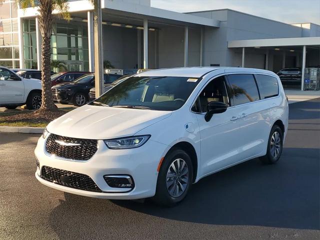 2025 Chrysler Pacifica Hybrid PACIFICA PLUG-IN HYBRID SELECT