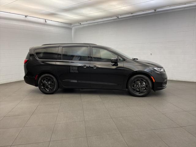 2025 Chrysler Pacifica Hybrid PACIFICA PLUG-IN HYBRID S APPEARANCE