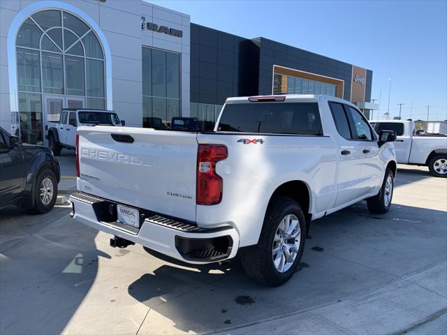 2024 Chevrolet Silverado 1500 4WD Double Cab Standard Bed Custom