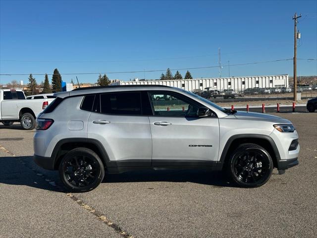 2025 Jeep Compass COMPASS LATITUDE 4X4