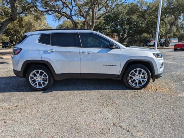 2024 Jeep Compass Latitude Lux FWD 2024 Jeep Compass Latitude Lux FWD