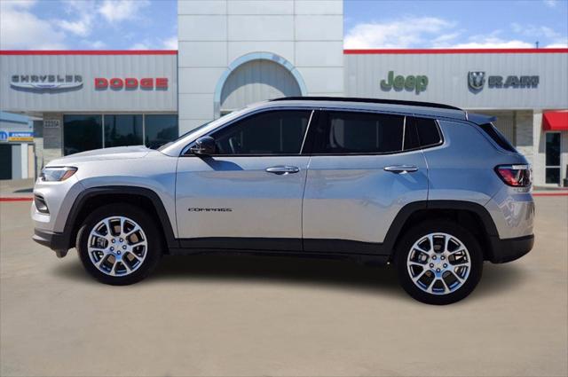 2023 Jeep Compass Latitude Lux FWD