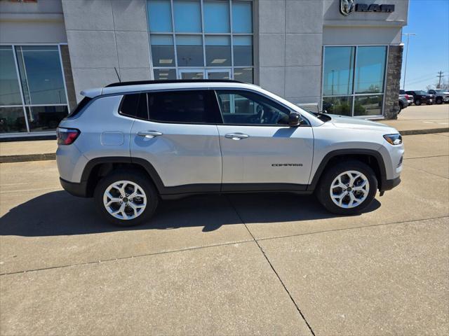 2025 Jeep Compass COMPASS LATITUDE 4X4