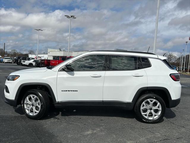 2025 Jeep Compass COMPASS LATITUDE 4X4
