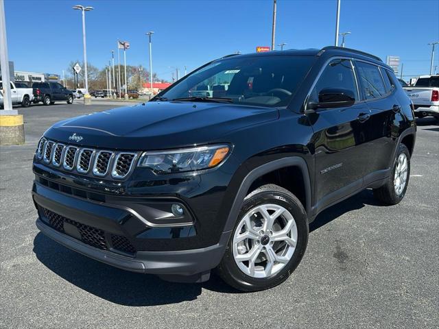 2025 Jeep Compass COMPASS LATITUDE 4X4