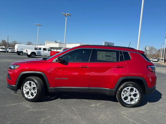 2025 Jeep Compass COMPASS LATITUDE 4X4