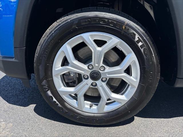 2025 Jeep Compass COMPASS LATITUDE 4X4