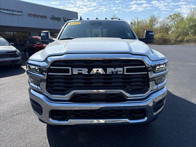 2025 RAM Ram 3500 RAM 3500 TRADESMAN CREW CAB 4X4 64 BOX