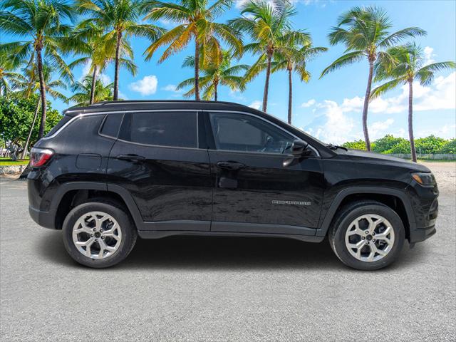 2025 Jeep Compass COMPASS LATITUDE 4X4