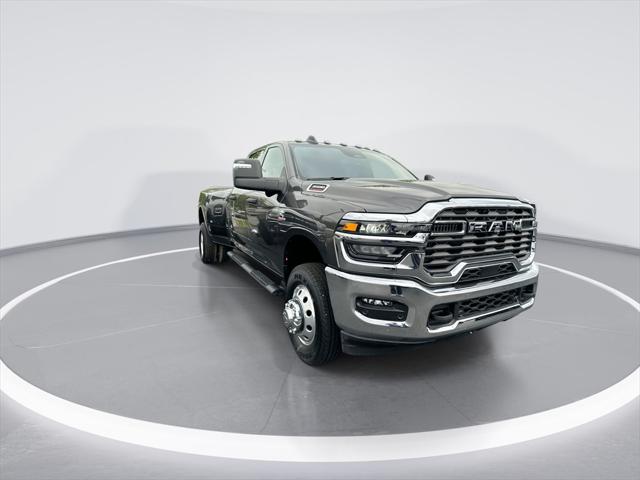 2025 RAM Ram 3500 RAM 3500 TRADESMAN CREW CAB 4X4 8 BOX