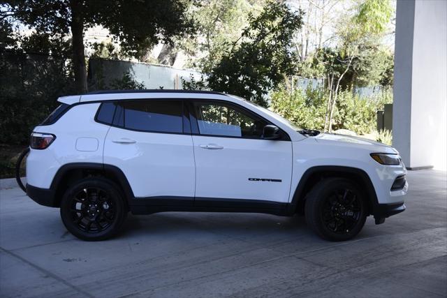 2025 Jeep Compass COMPASS LATITUDE 4X4