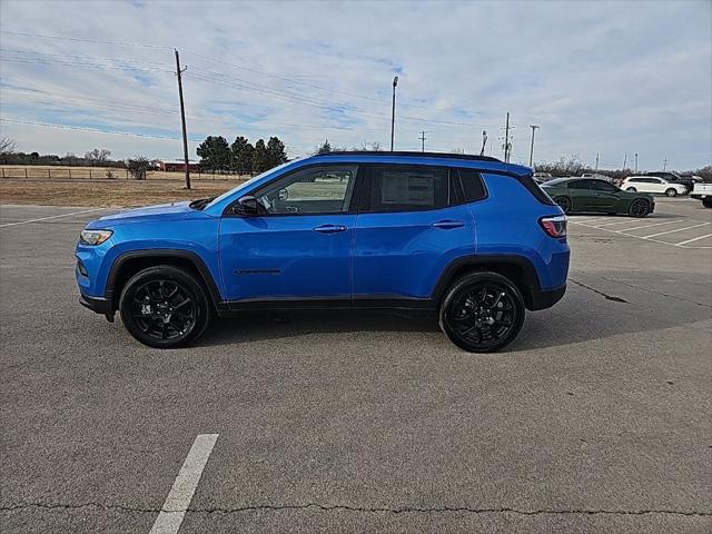 2025 Jeep Compass COMPASS LATITUDE 4X4