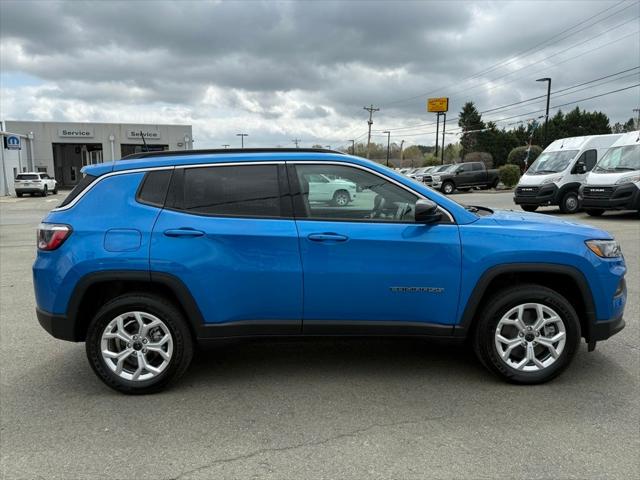 2025 Jeep Compass COMPASS LATITUDE 4X4