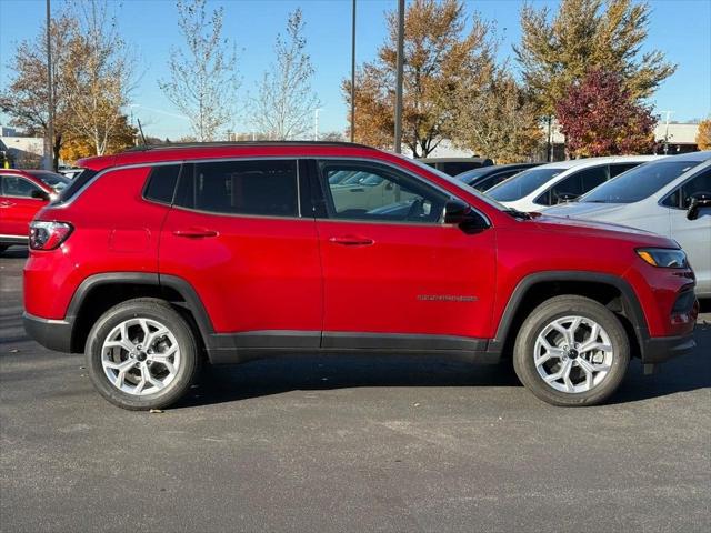2025 Jeep Compass COMPASS LATITUDE 4X4