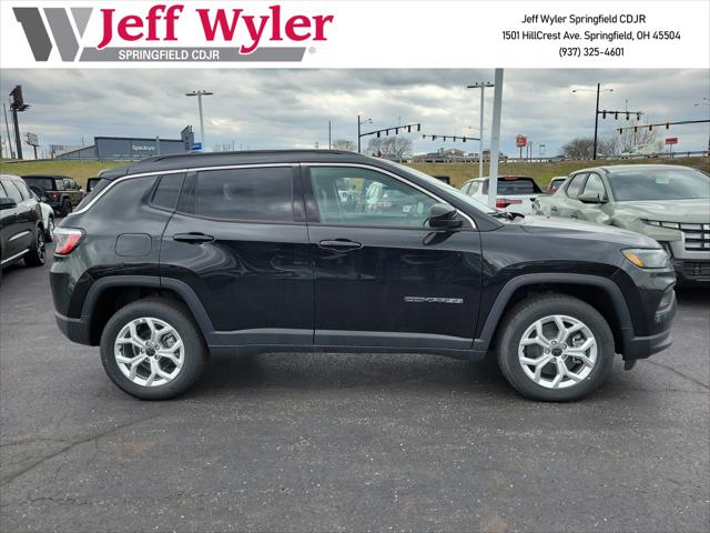 2025 Jeep Compass COMPASS LATITUDE 4X4