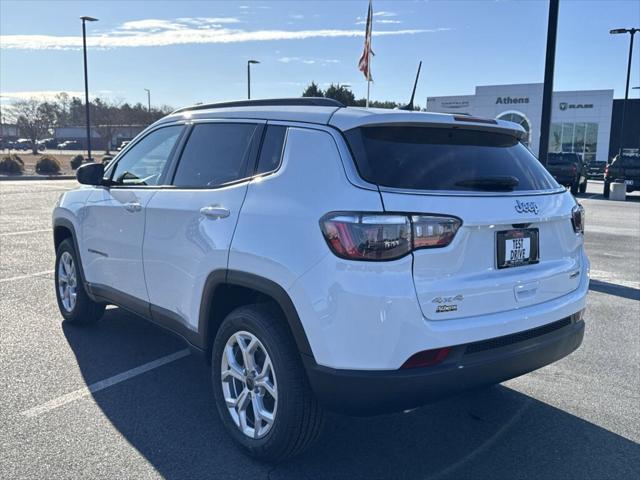 2025 Jeep Compass COMPASS LATITUDE 4X4