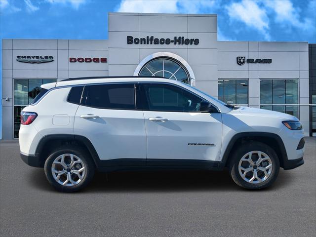 2025 Jeep Compass COMPASS LATITUDE 4X4
