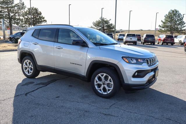 2025 Jeep Compass COMPASS LATITUDE 4X4