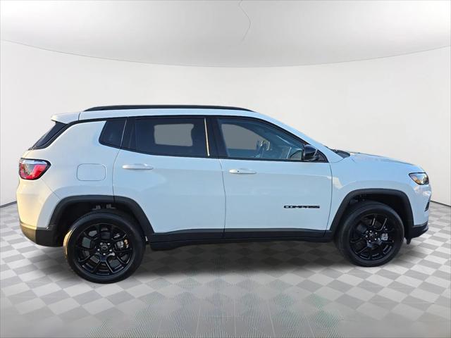 2025 Jeep Compass COMPASS LATITUDE 4X4