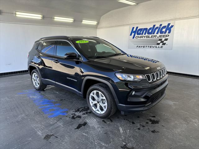 2025 Jeep Compass COMPASS LATITUDE 4X4