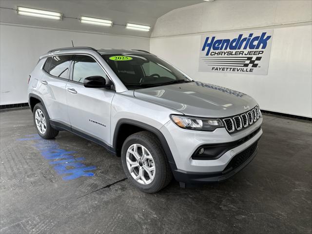 2025 Jeep Compass COMPASS LATITUDE 4X4