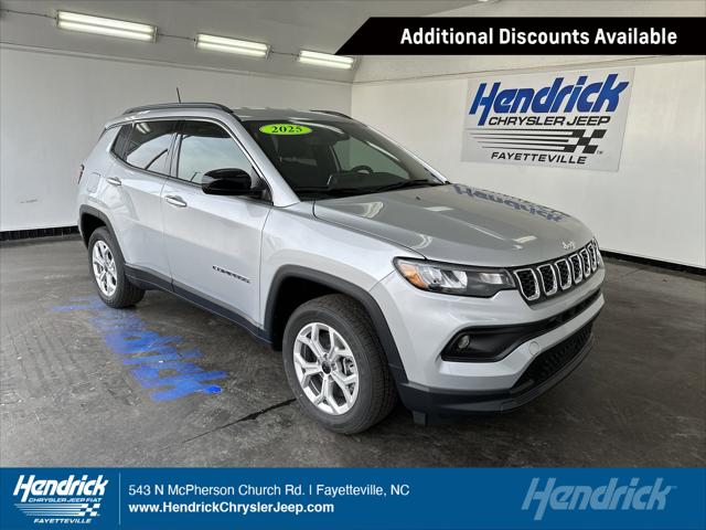 2025 Jeep Compass COMPASS LATITUDE 4X4