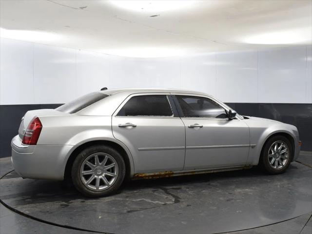 2005 Chrysler 300C Base