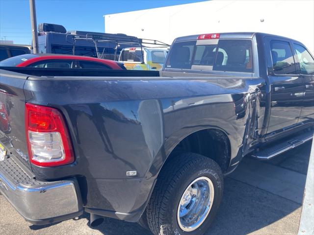 2020 RAM 3500 Tradesman Crew Cab 4x4 8 Box