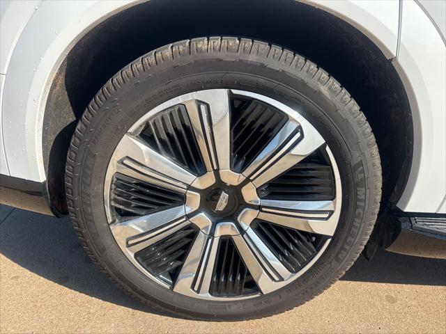 2025 Cadillac Escalade Luxury 2