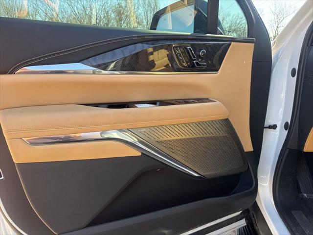 2025 Cadillac Escalade Luxury 2