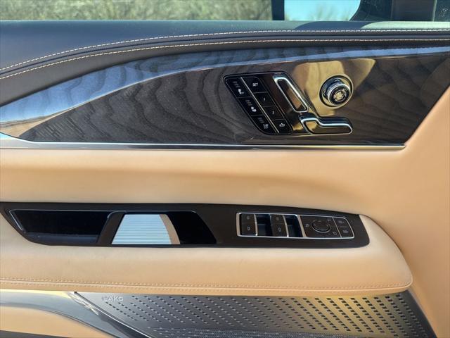 2025 Cadillac Escalade Luxury 2