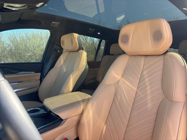2025 Cadillac Escalade Luxury 2