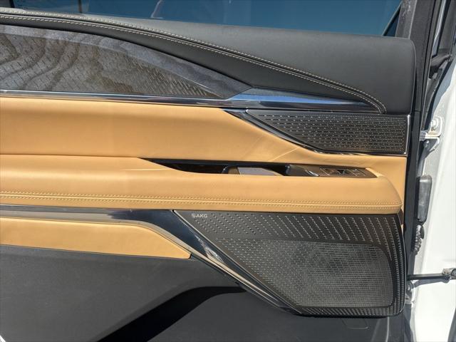 2025 Cadillac Escalade Luxury 2