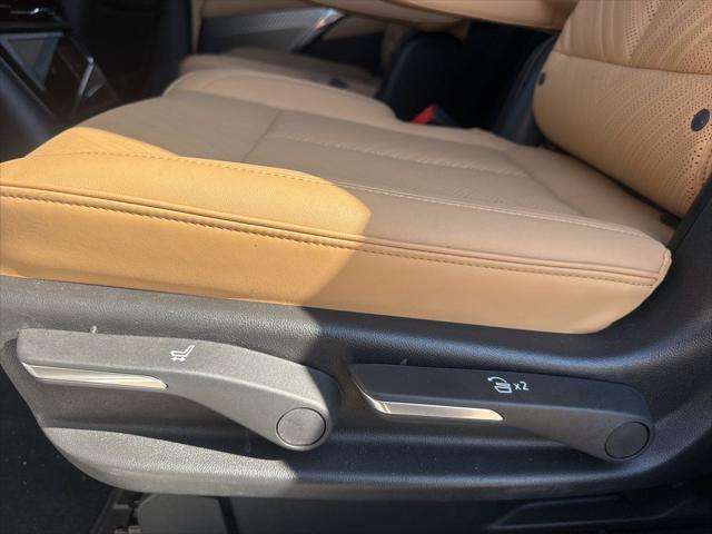 2025 Cadillac Escalade Luxury 2