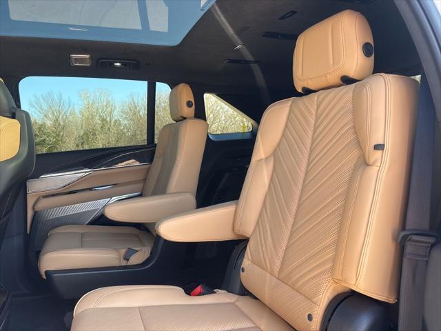 2025 Cadillac Escalade Luxury 2