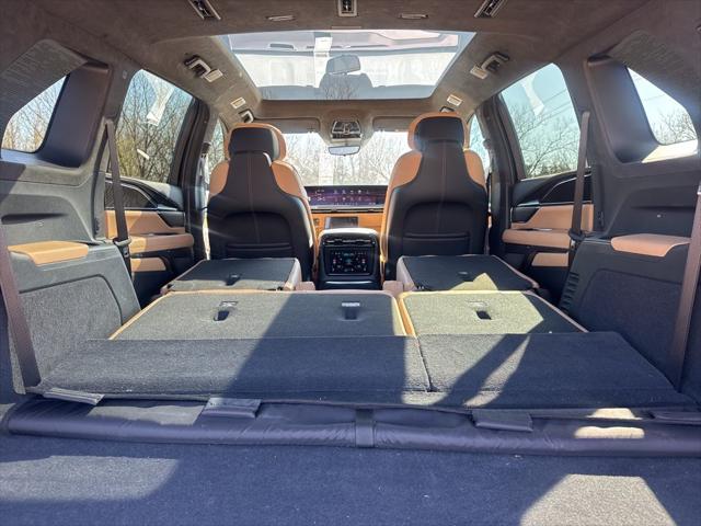 2025 Cadillac Escalade Luxury 2