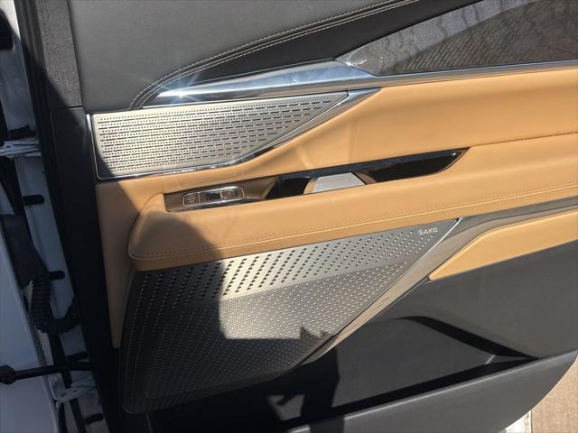 2025 Cadillac Escalade Luxury 2