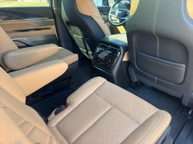 2025 Cadillac Escalade Luxury 2