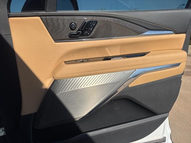 2025 Cadillac Escalade Luxury 2